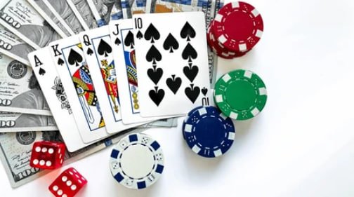 Pemain apks80 merayakan kemenangan jackpot besar dengan tampilan layar yang memperlihatkan saldo menggiurkan